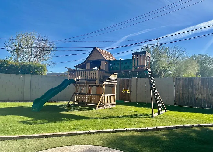 Stylish Retreat With Private Pool Prime Location *