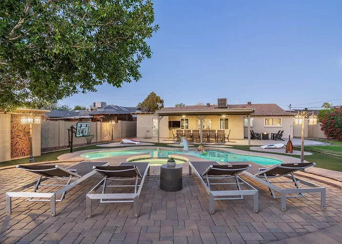 Holiday home Stylish Retreat With Private Pool Prime Location *
