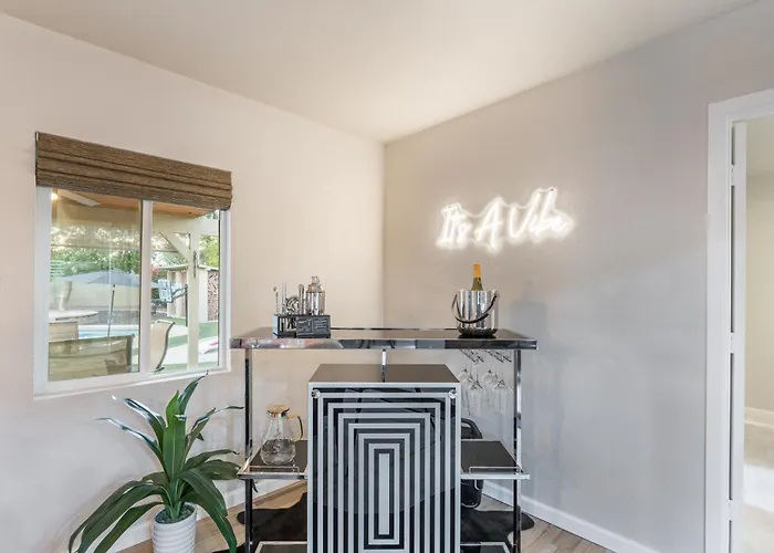 Stylish Retreat With Private Pool Prime Location Holiday home *