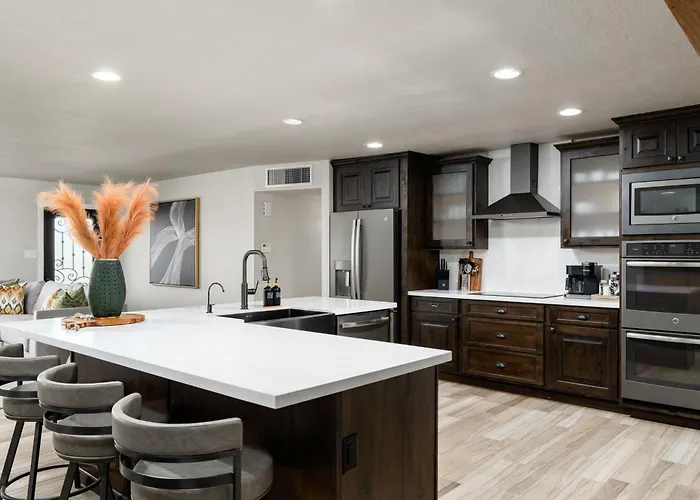 Stylish Retreat With Private Pool Prime Location Holiday home Scottsdale