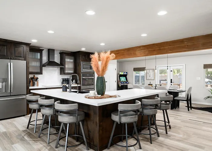 Stylish Retreat With Private Pool Prime Location Holiday home Scottsdale