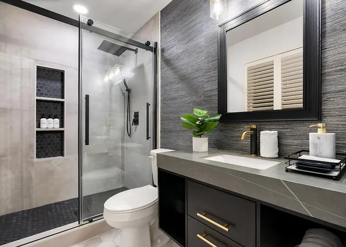 Stylish Retreat With Private Pool Prime Location *