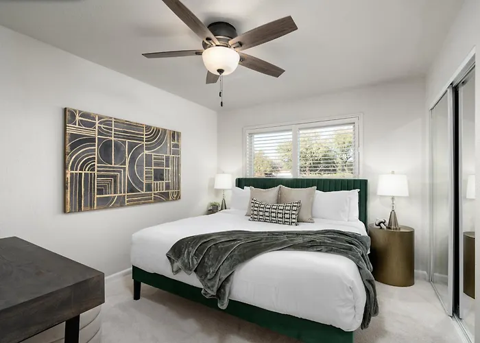 Stylish Retreat With Private Pool Prime Location