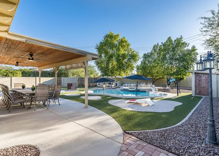 Holiday home Stylish Retreat With Private Pool Prime Location