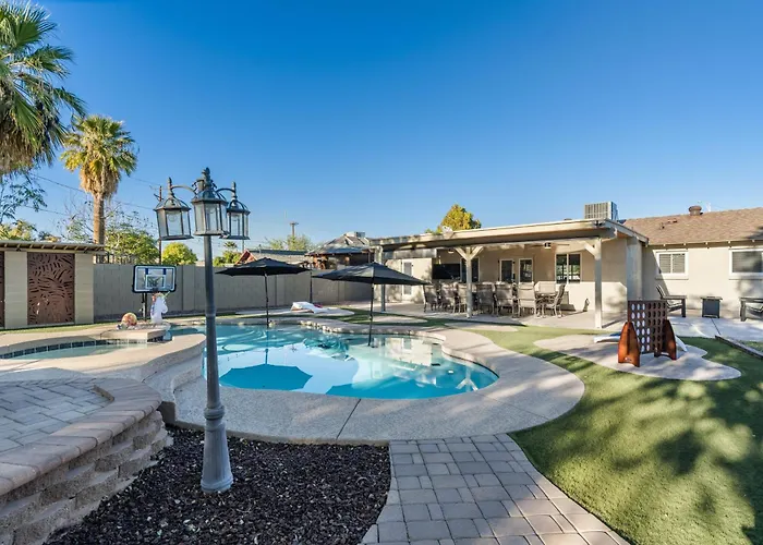 Stylish Retreat With Private Pool Prime Location Holiday home