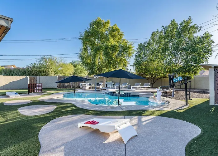 Stylish Retreat With Private Pool Prime Location *